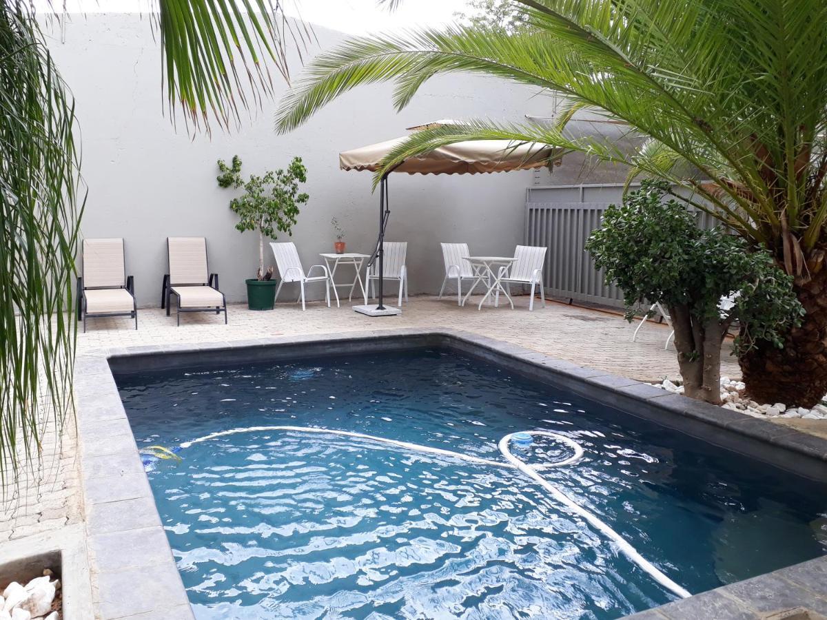 Апартаменты Bateleur Self Catering Cc Виндхук Экстерьер фото