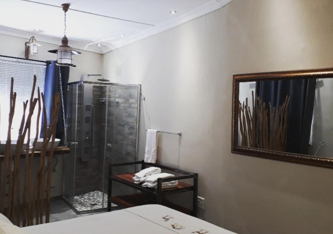 Апартаменты Bateleur Self Catering Cc Виндхук Экстерьер фото