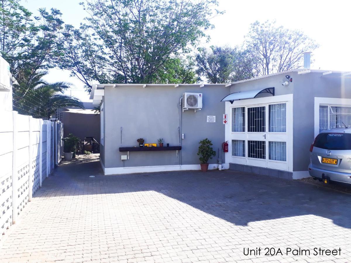 Апартаменты Bateleur Self Catering Cc Виндхук Экстерьер фото