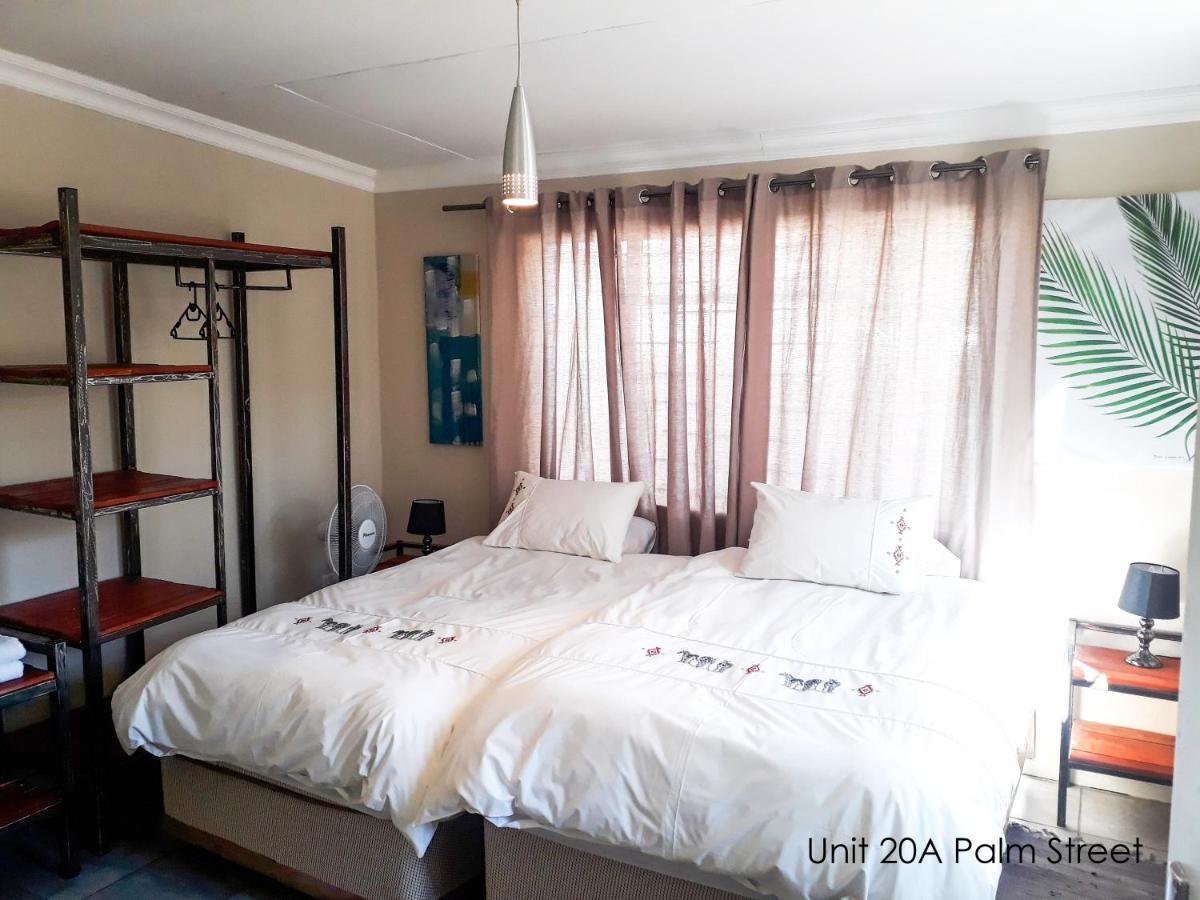 Апартаменты Bateleur Self Catering Cc Виндхук Экстерьер фото