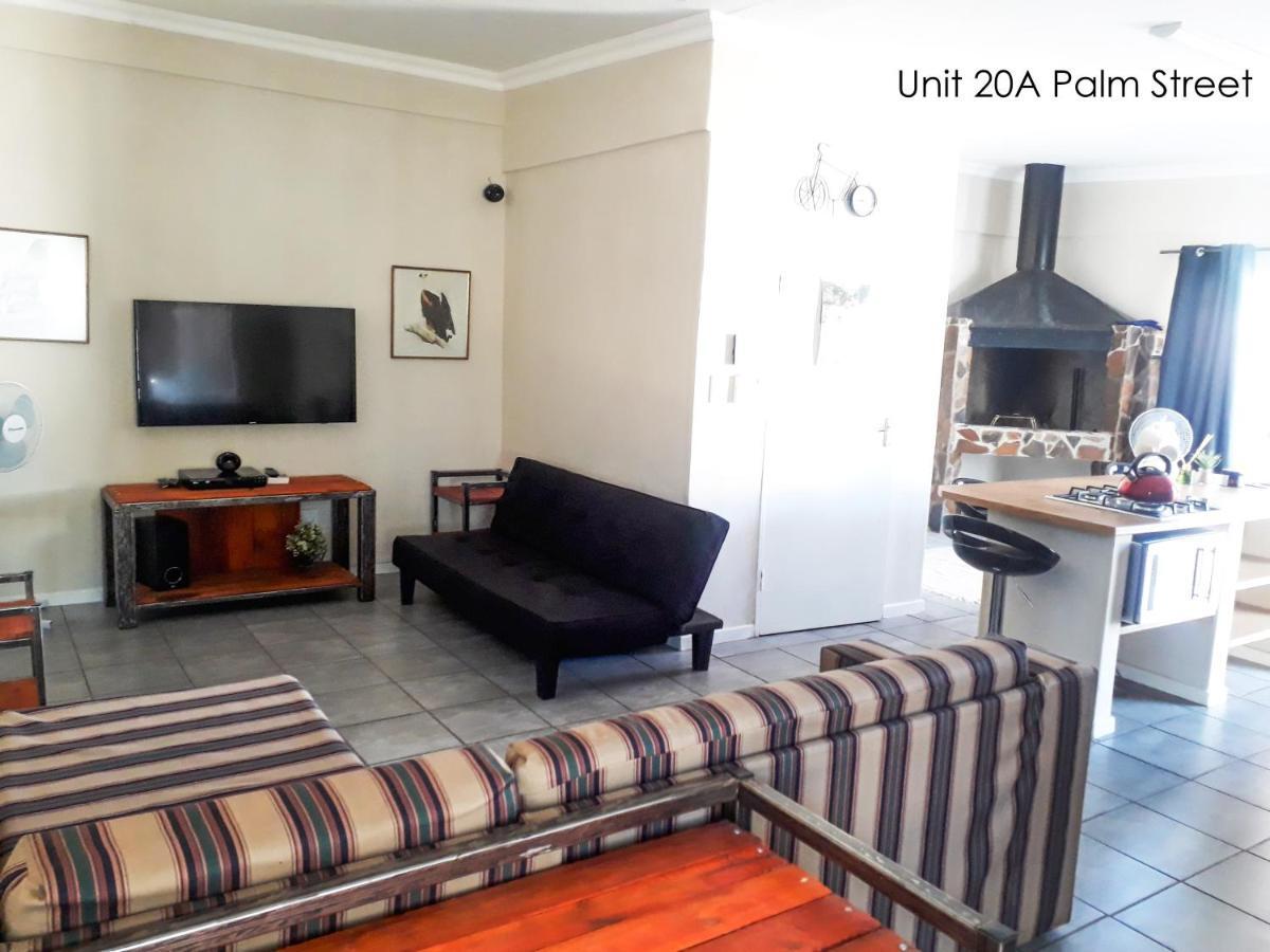 Апартаменты Bateleur Self Catering Cc Виндхук Экстерьер фото