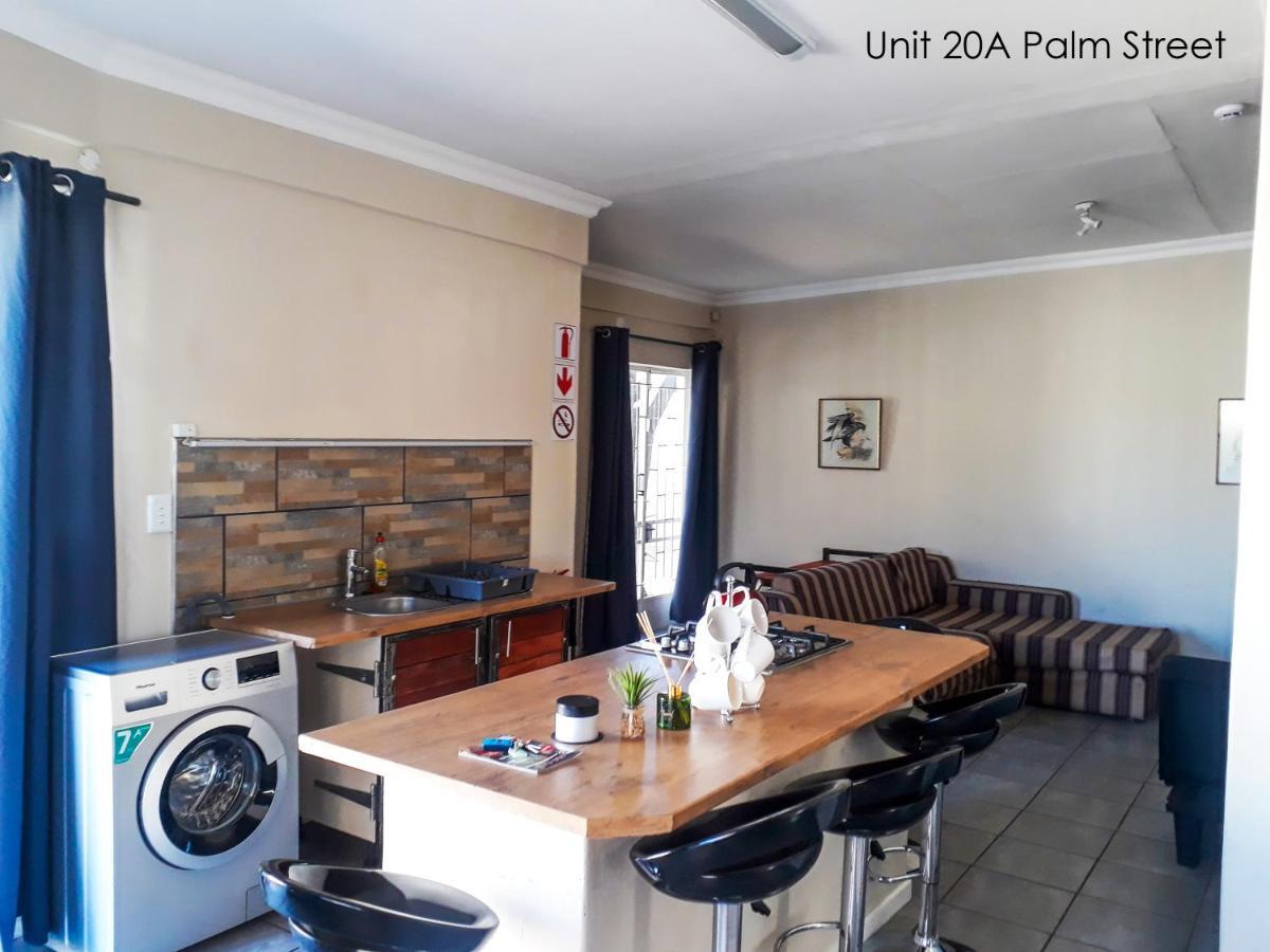 Апартаменты Bateleur Self Catering Cc Виндхук Экстерьер фото